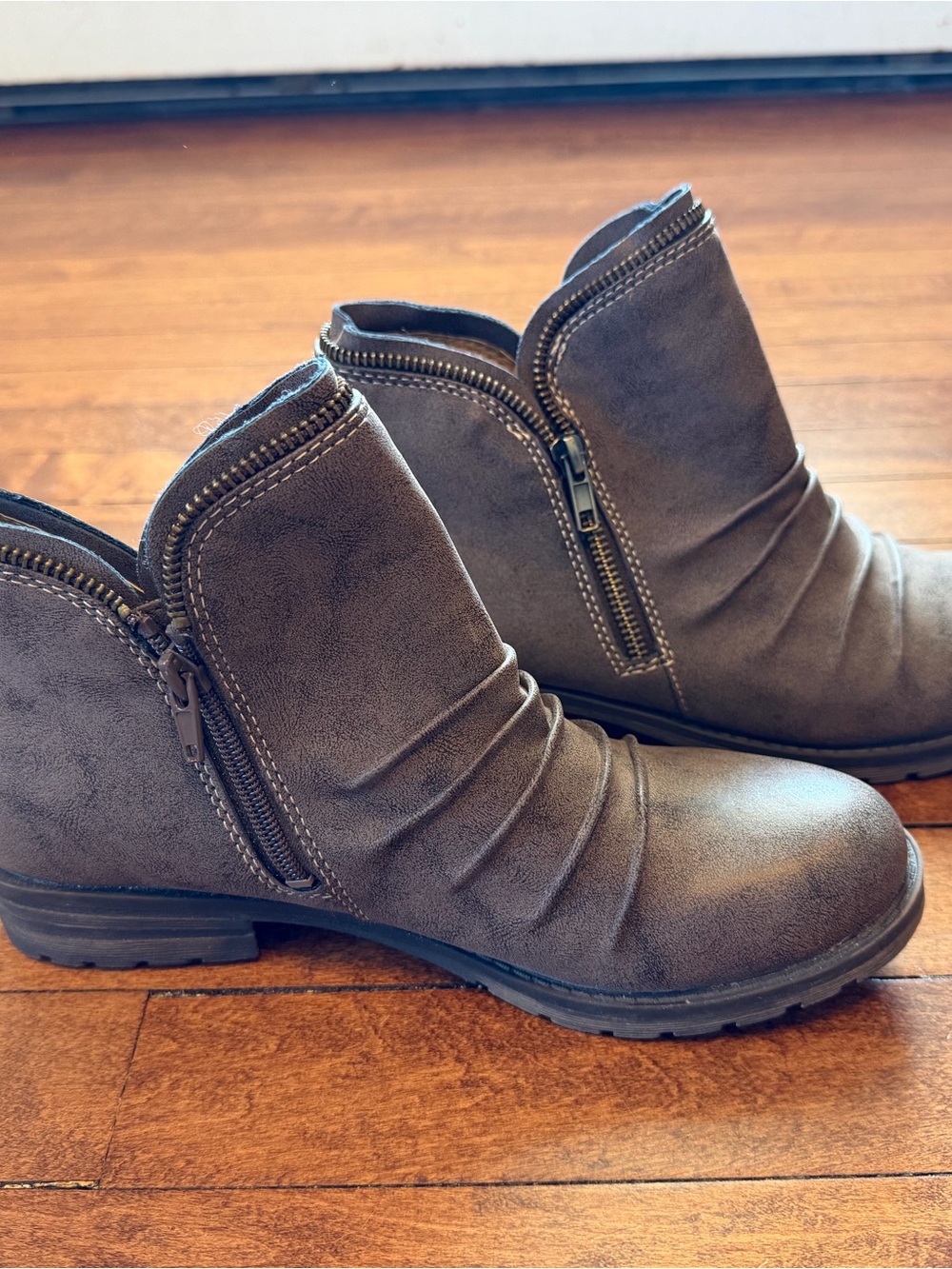 Natural Soul Brown Brisha Women’s booties size 8